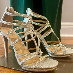Gorgeous Talia heels-gold silver - goes with every color!